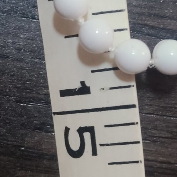 Vintage White Bead Necklace - 80s - Picture 5 of 6